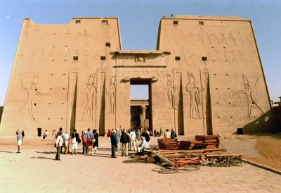 <br />
<b>Deprecated</b>:  htmlspecialchars(): Passing null to parameter #1 ($string) of type string is deprecated in <b>/home/u272898465/domains/web-wize.fr/public_html/isis-services/templates/galerie.php</b> on line <b>161</b><br />
